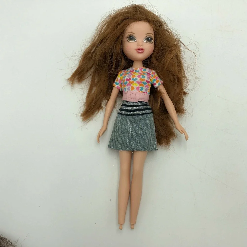 2009 MGA Bratz Dolls Lot Of 3 Some Cloths And Shoes Nude Blonde Brunette